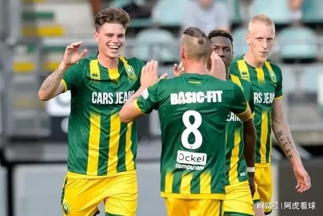 阵容高度不 阵容高度不